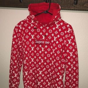 “Supreme” hoodie